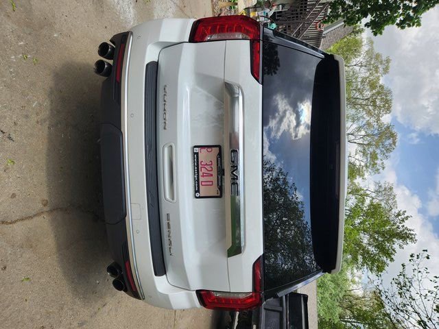 Used 2022 GMC Yukon XL Denali image 4
