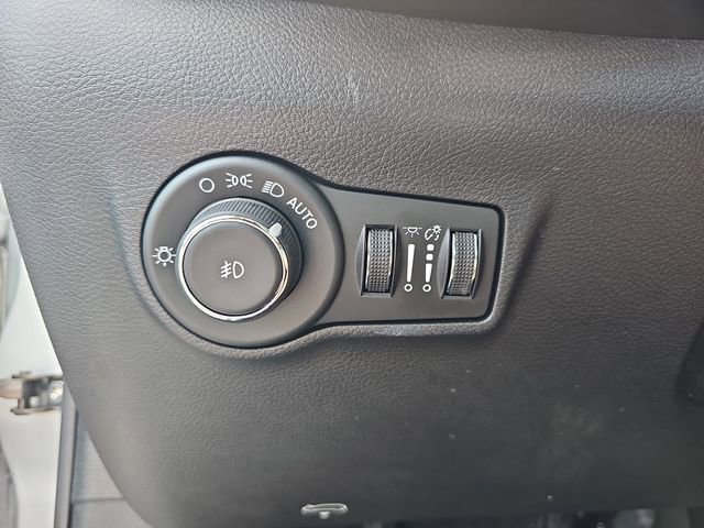 Used 2025 Jeep Compass Trailhawk AWD/4WD image 29