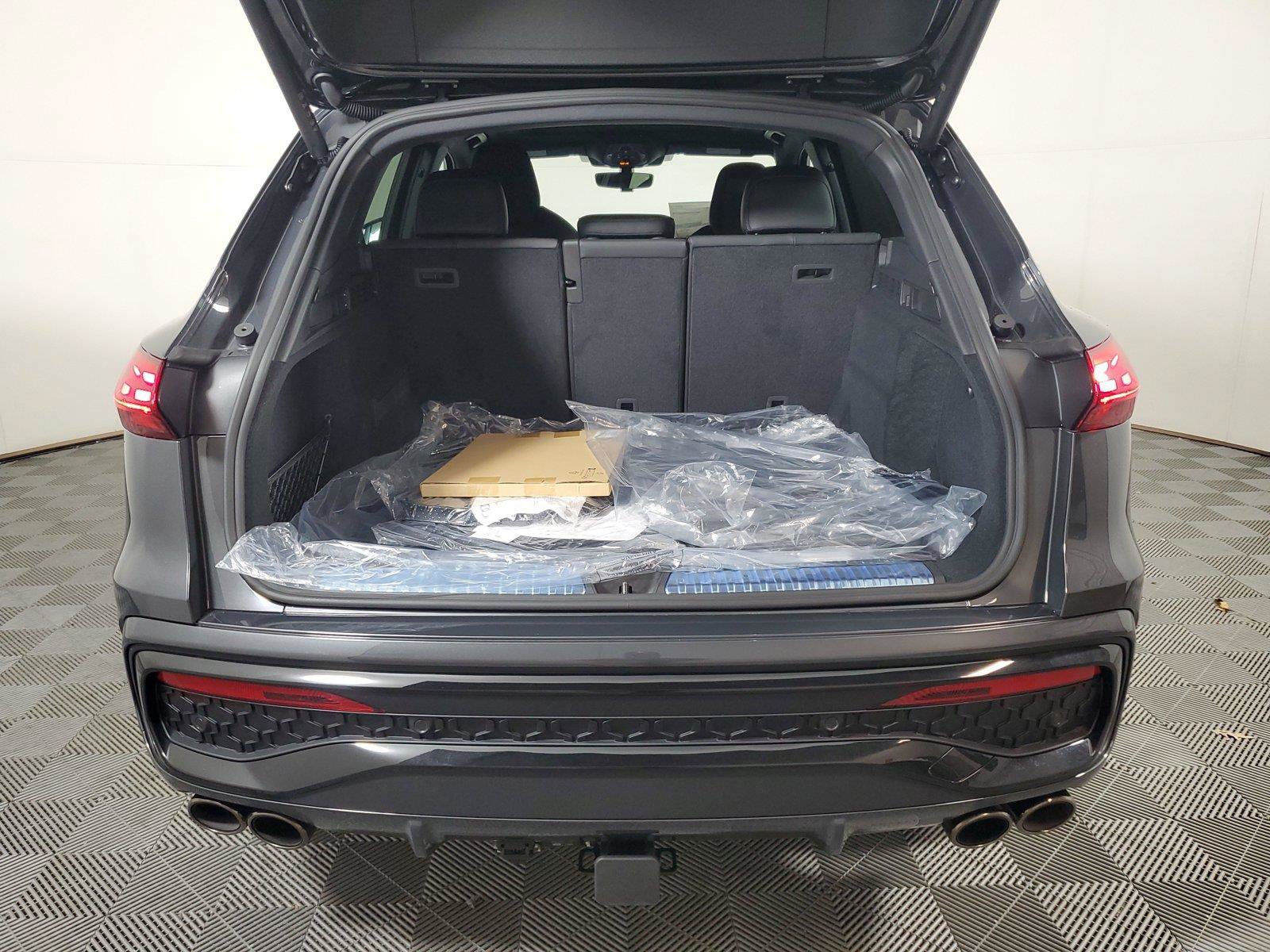 New 2026 Audi SQ5 Premium Plus AWD/4WD image 9