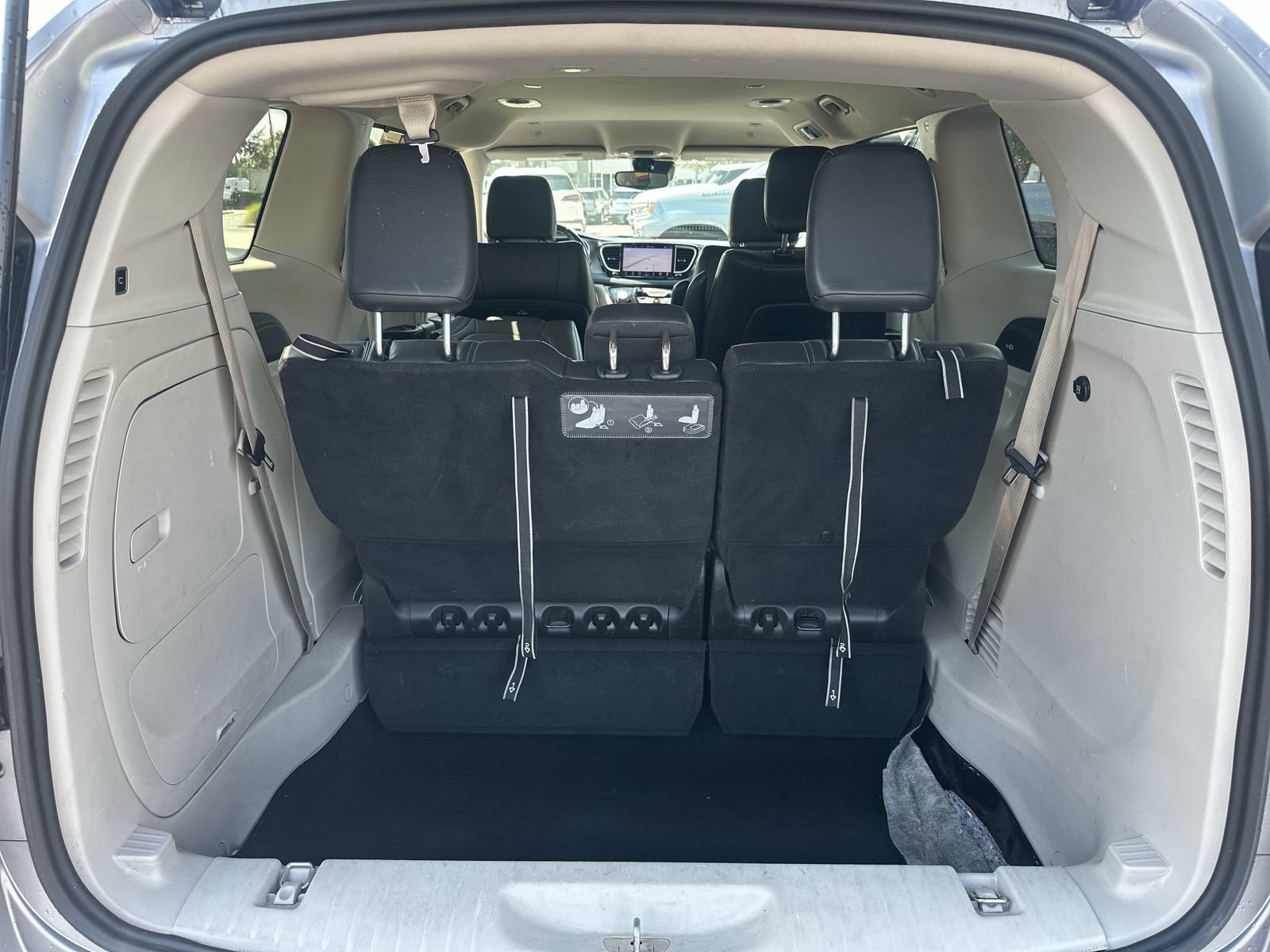 Used 2021 Chrysler Pacifica Touring-L FWD image 33