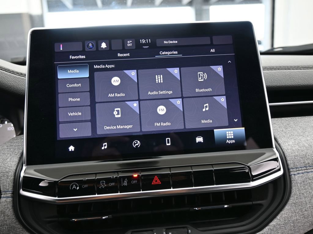 Used 2024 Jeep Compass Latitude image 19