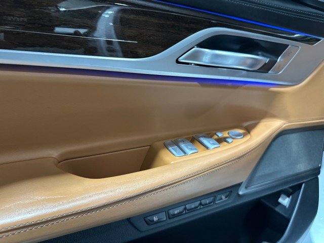 Used 2020 BMW 745e xDrive AWD/4WD image 42