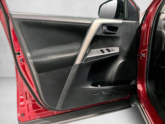 Used 2018 Toyota RAV4 LE image 18