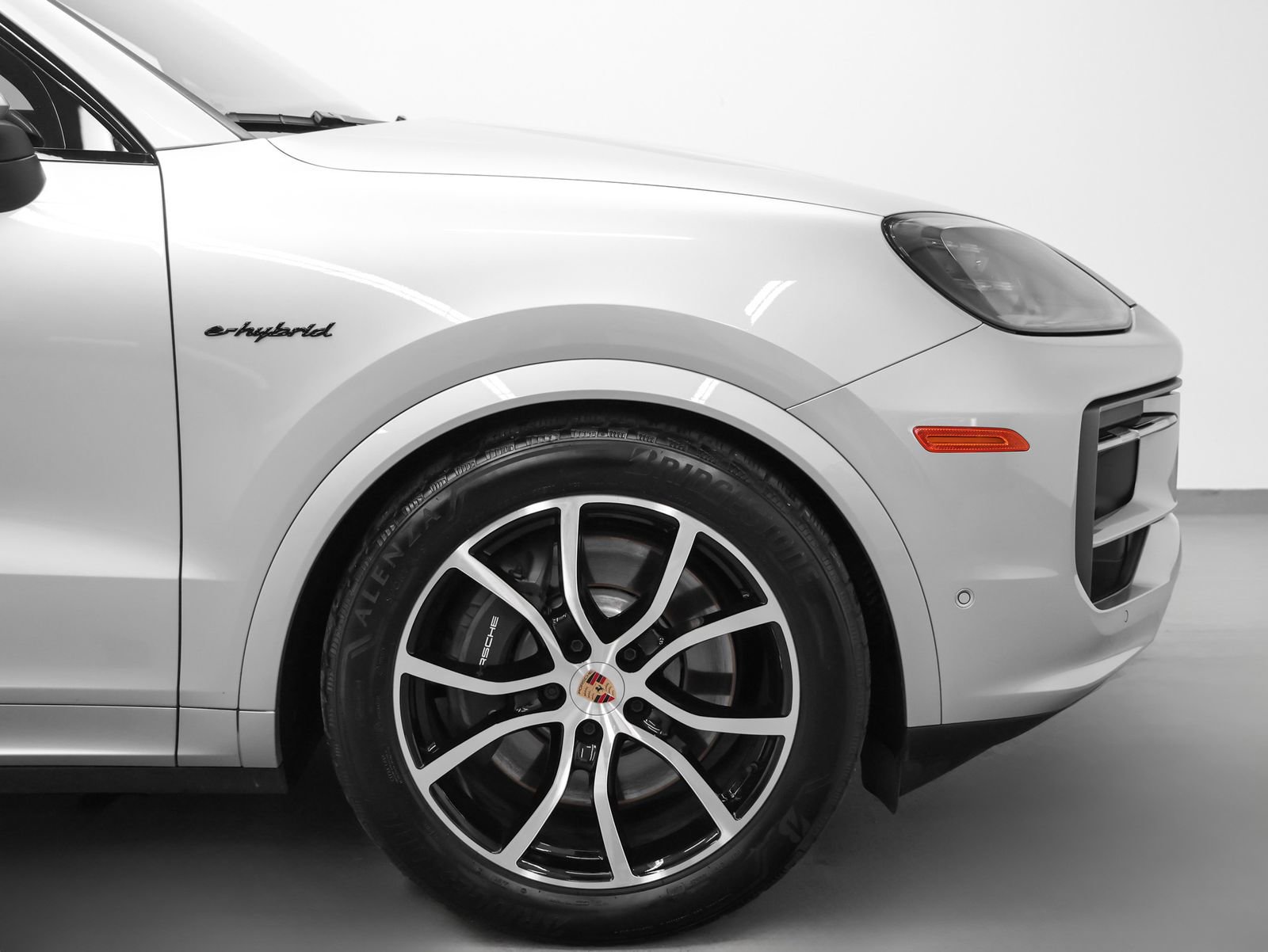 Certified 2025 Porsche Cayenne E-Hybrid image 15
