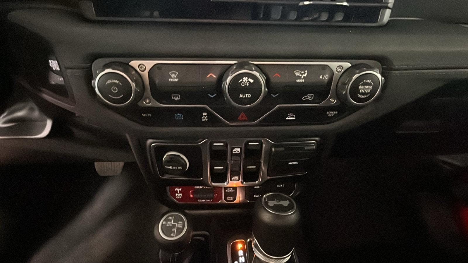 Used 2024 Jeep Wrangler Unlimited Rubicon 4xe AWD/4WD image 26
