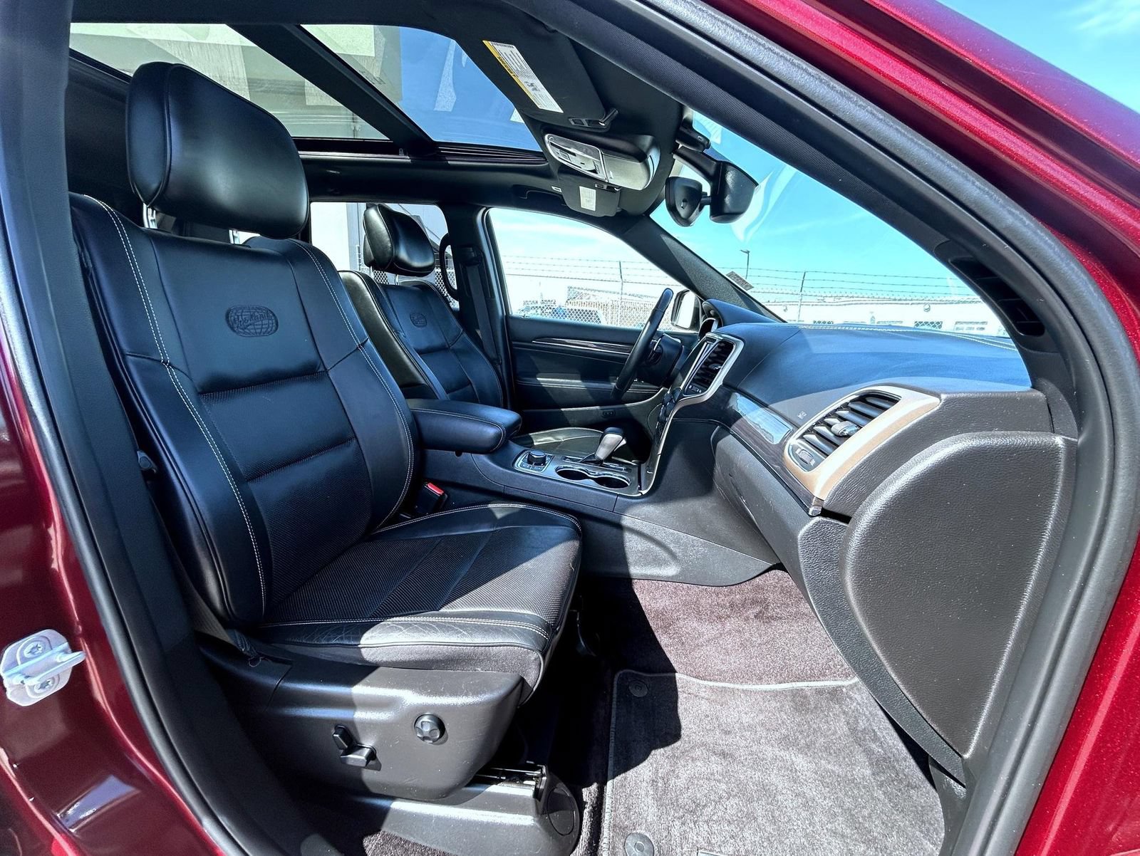 Used 2017 Jeep Grand Cherokee Overland AWD/4WD image 16