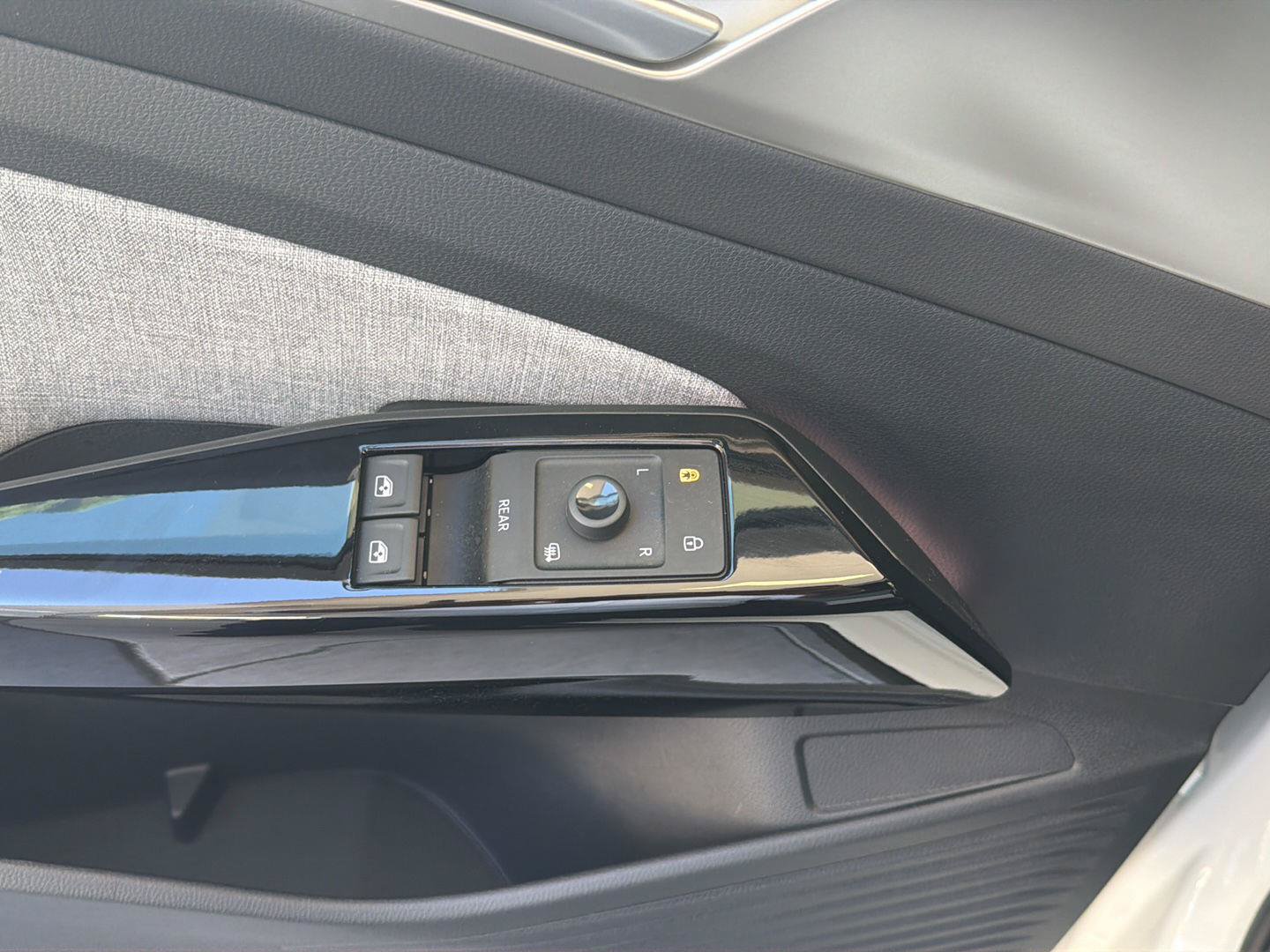 Certified 2023 Volkswagen ID.4 Pro RWD image 18