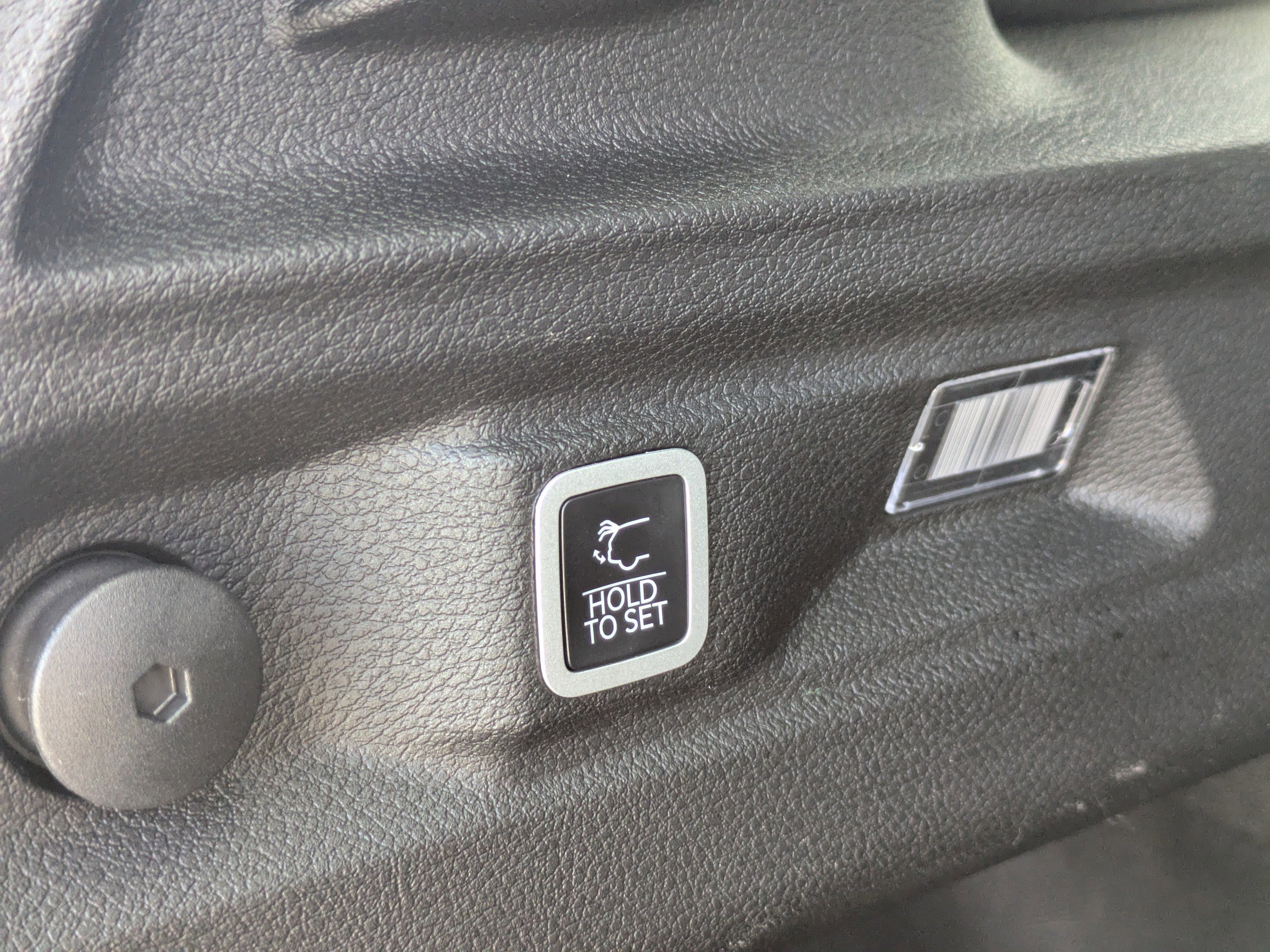 Used 2025 Jeep Grand Cherokee L Limited w/ Black Appearance Package AWD/4WD image 14