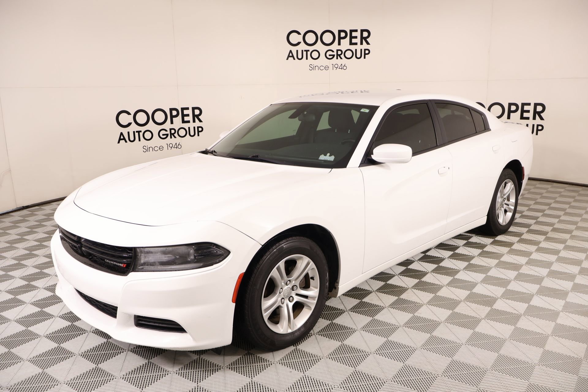 Used 2020 Dodge Charger SXT RWD image 9
