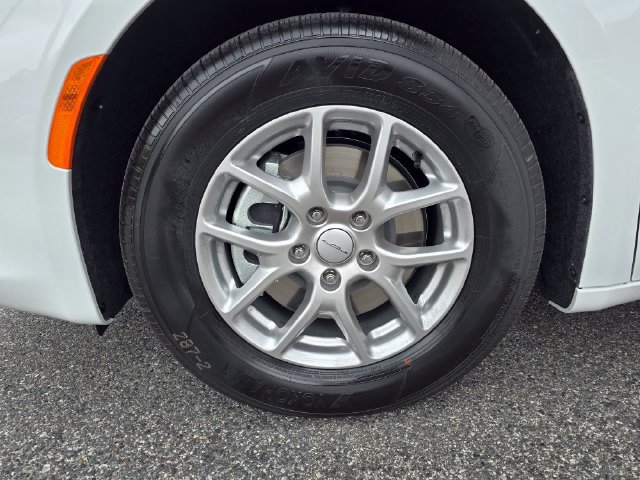 New 2027 Chrysler Pacifica LX FWD image 28