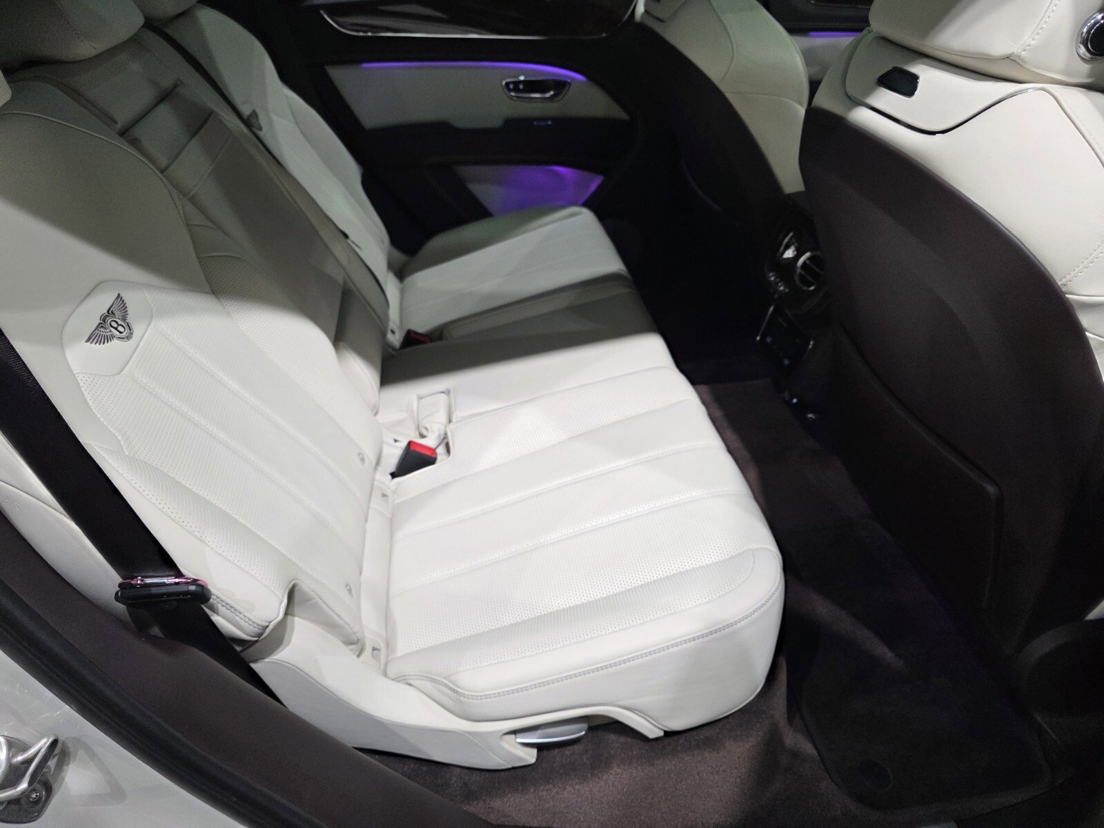 Used 2023 Bentley Bentayga image 24