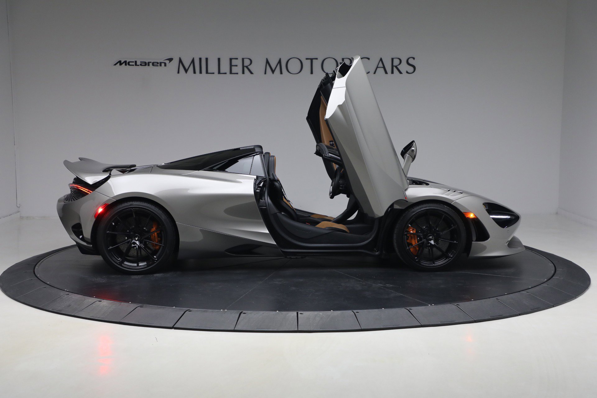 Used 2025 McLaren 750S Spider image 29