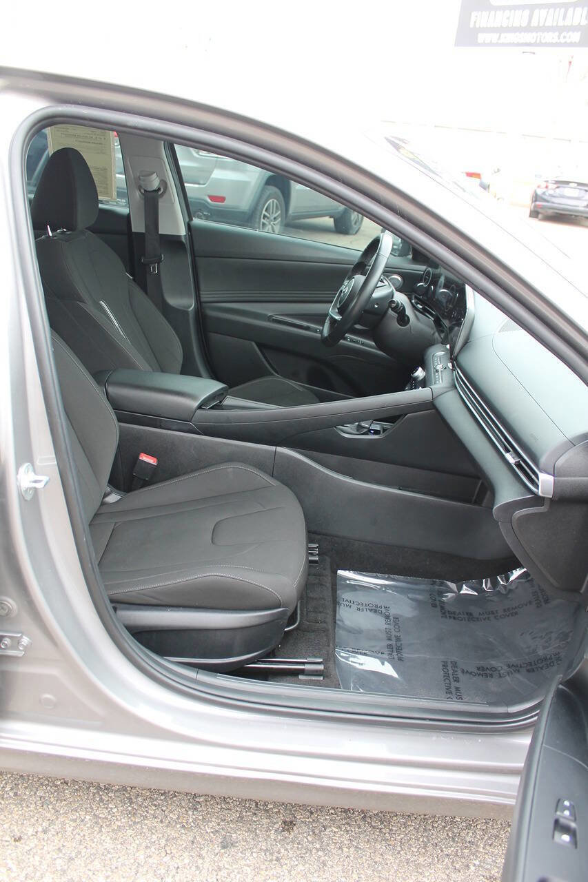 Used 2023 Hyundai Elantra SEL w/ Convenience Package image 23