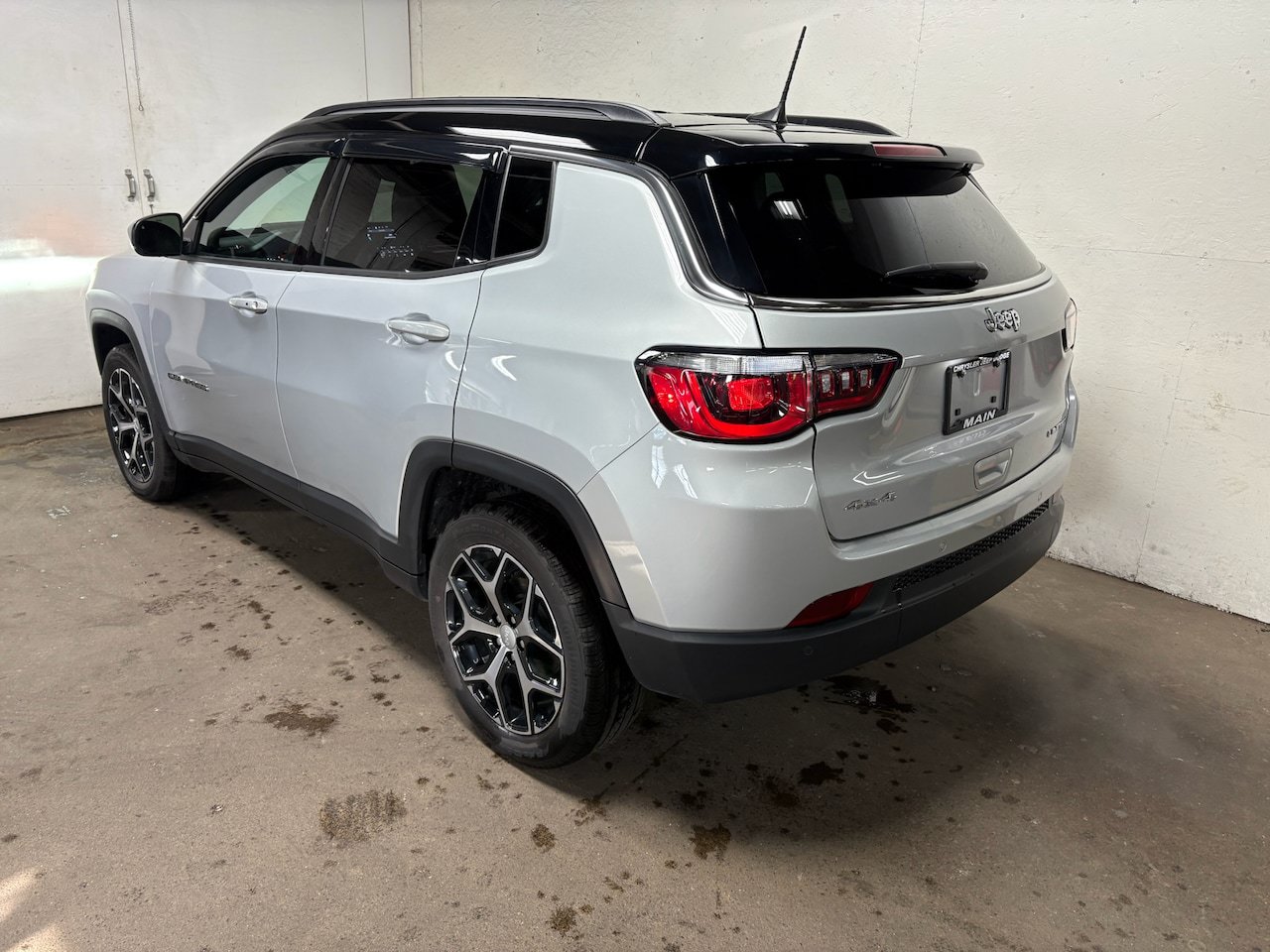 Used 2024 Jeep Compass Limited AWD/4WD image 7