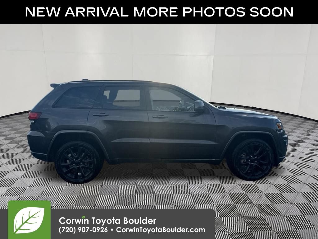 Used 2017 Jeep Grand Cherokee Altitude AWD/4WD image 9