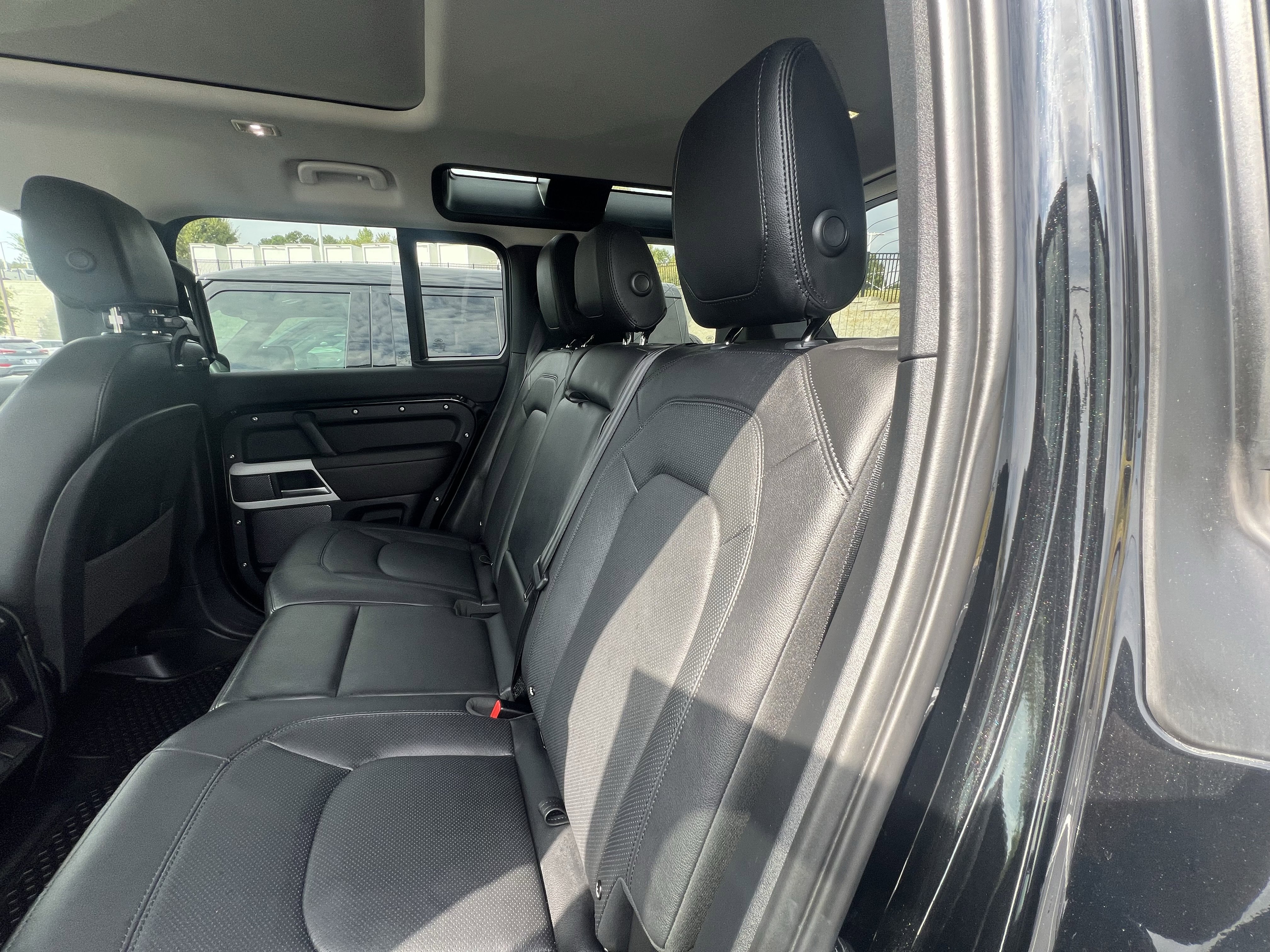 Used 2024 Land Rover Defender 110 S image 32