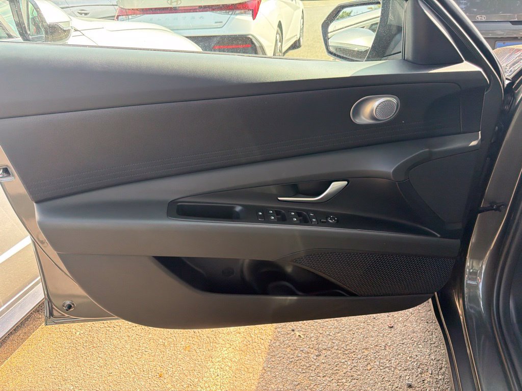 Certified 2026 Hyundai Elantra SE FWD image 16