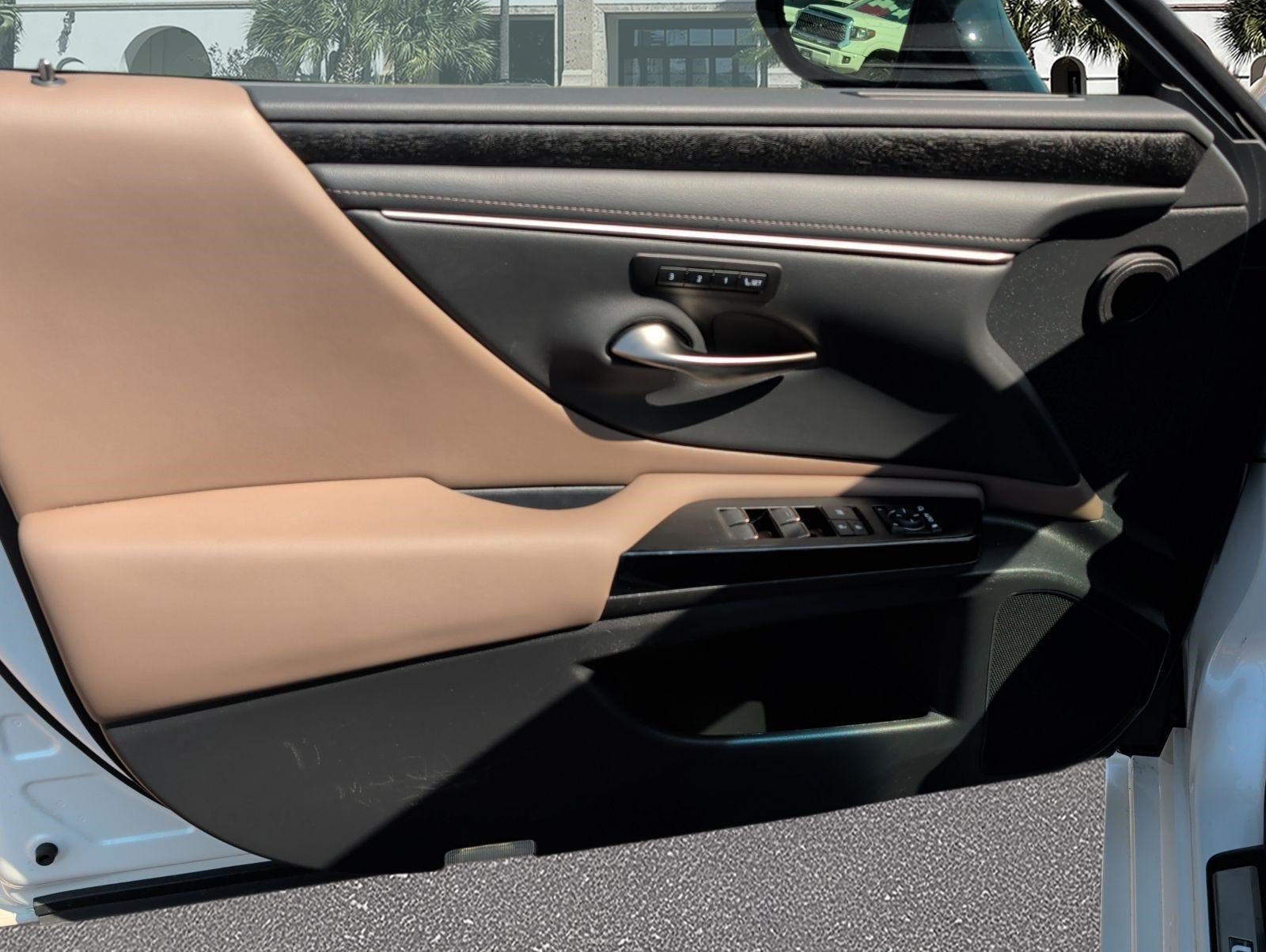 Used 2025 Lexus ES 350 w/ Premium Package FWD image 8