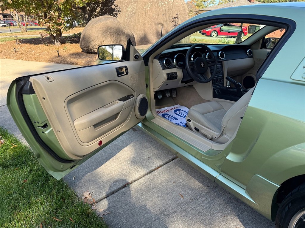 Used 2005 Ford Mustang GT Premium image 42