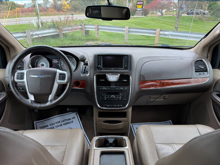 Used 2015 Chrysler Town & Country Touring w/ Driver Convenience Group FWD image 22