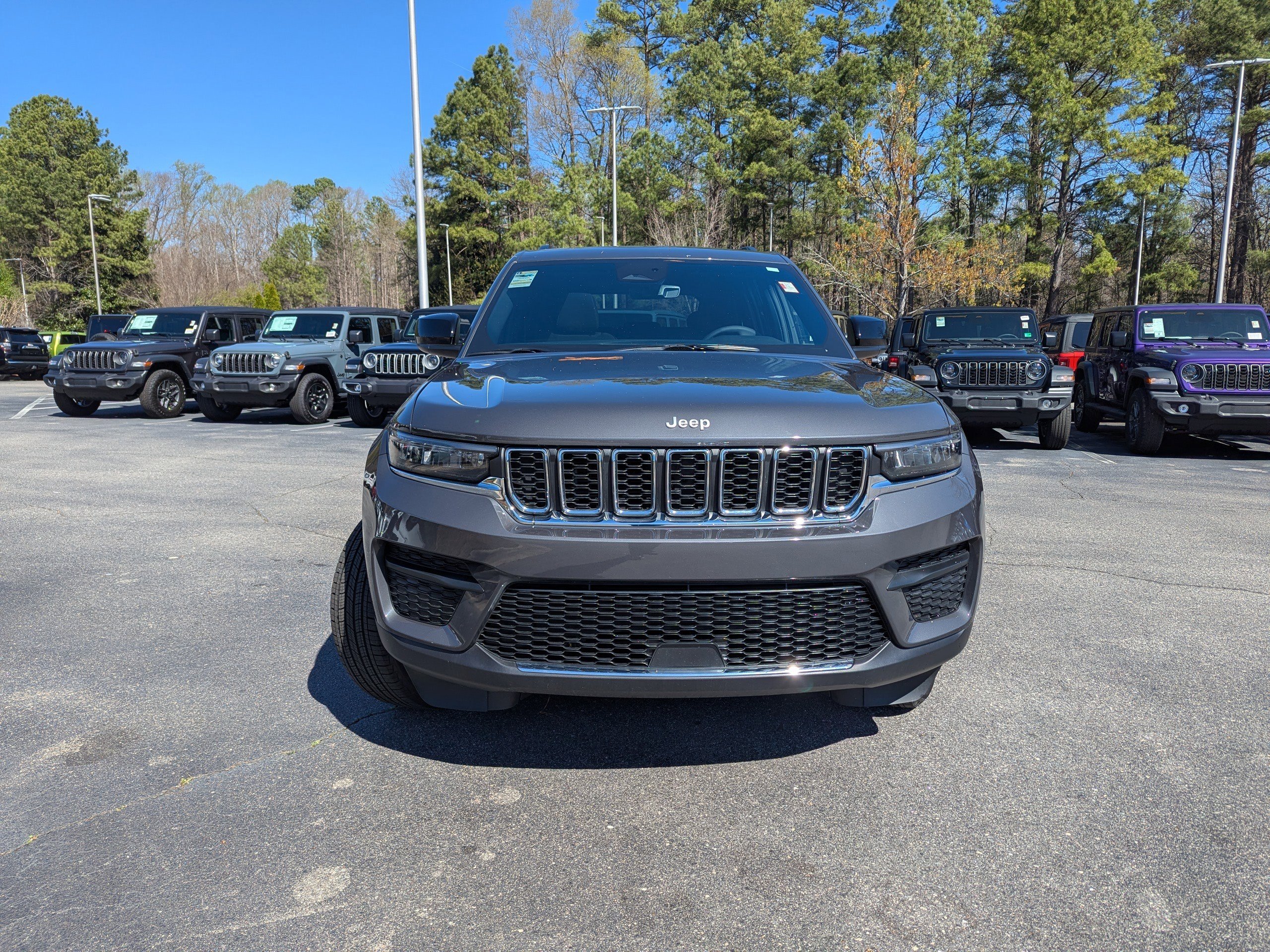 Certified 2025 Jeep Grand Cherokee Laredo X w/ Luxury Tech Group I video 2