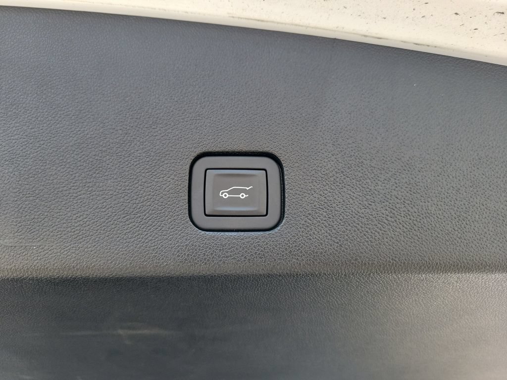 Used 2025 Cadillac XT6 Premium Luxury w/ Technology Package AWD/4WD image 8
