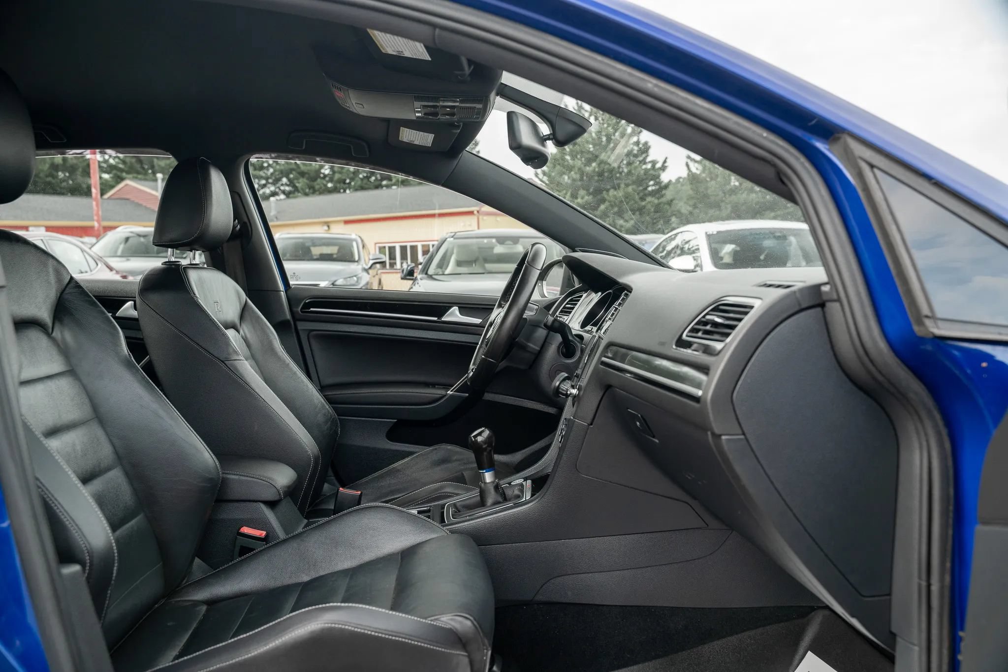 Used 2016 Volkswagen Golf R 4-Door AWD/4WD image 11
