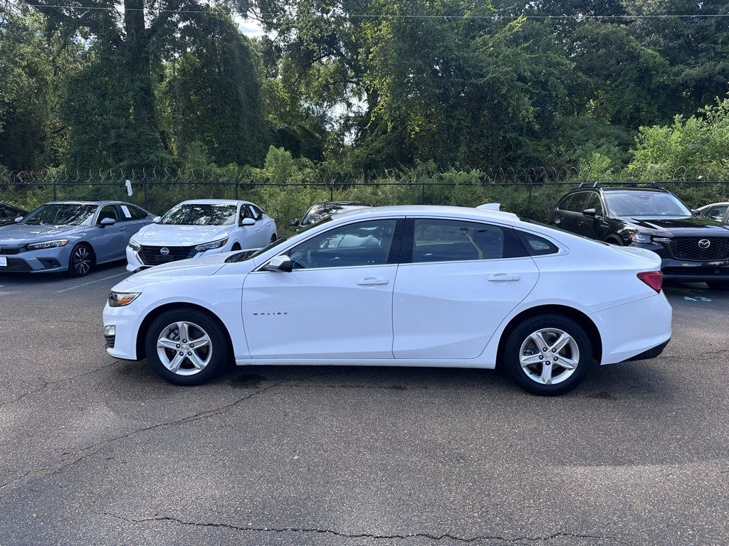 Used 2023 Chevrolet Malibu LT FWD image 2