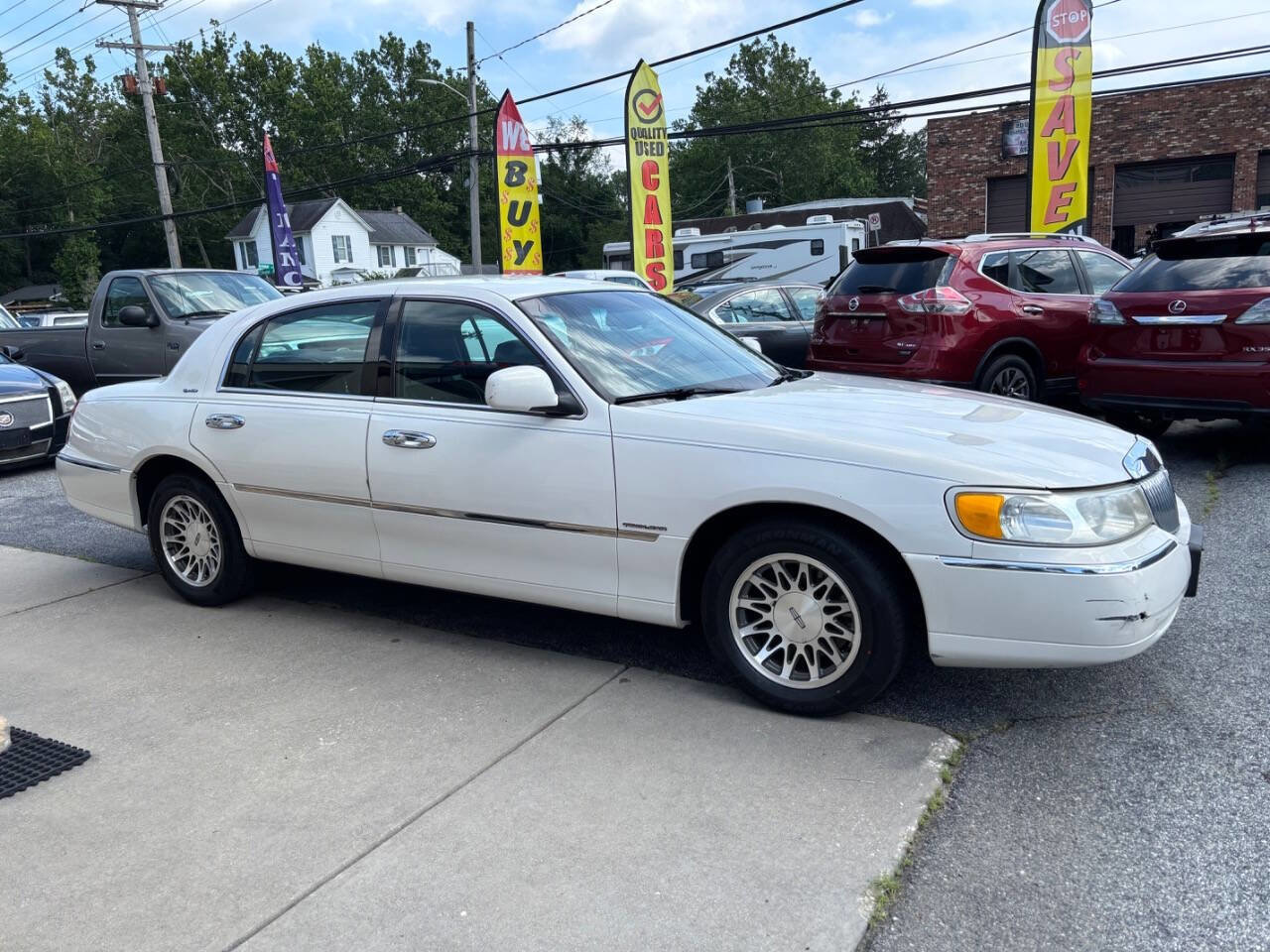 Used 2000 Lincoln Town Car Signature image 4