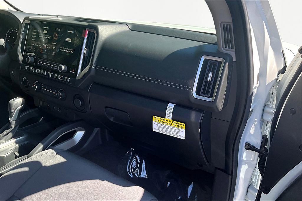 Used 2025 Nissan Frontier SV image 18