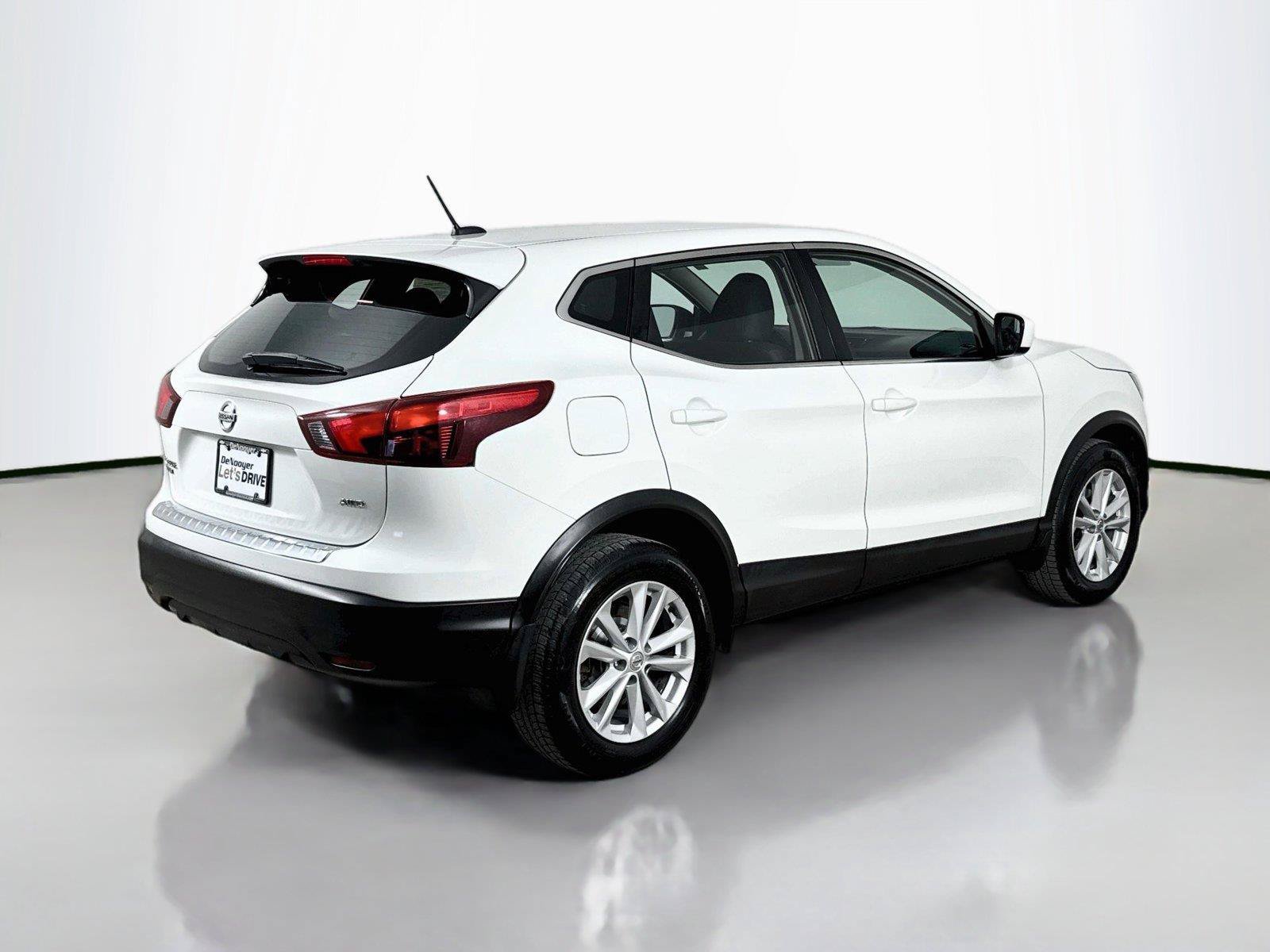 Used 2017 Nissan Rogue Sport S w/ S Appearance Package AWD/4WD image 9