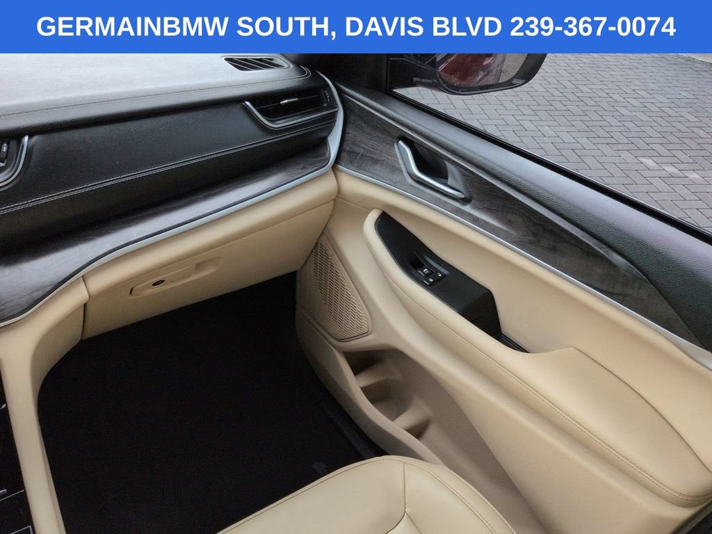 Used 2023 Jeep Grand Cherokee Limited w/ Black Appearance Package AWD/4WD image 19