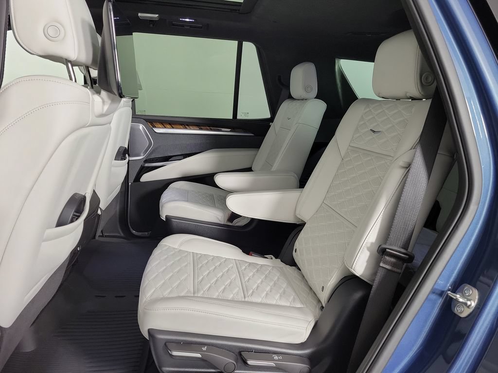 Used 2026 Cadillac Escalade Platinum Sport w/ LPO, ONYX Package AWD/4WD image 12