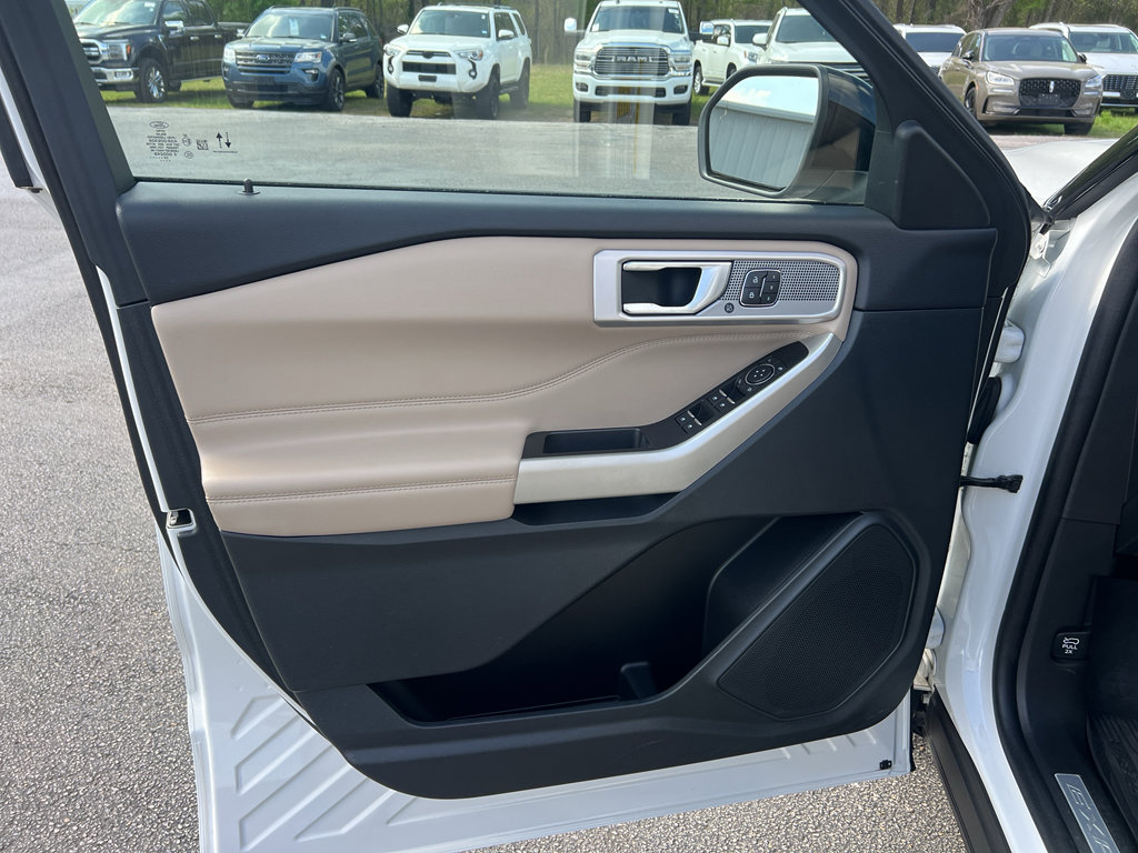 Used 2022 Ford Explorer Limited w/ Equipment Group 301A image 25