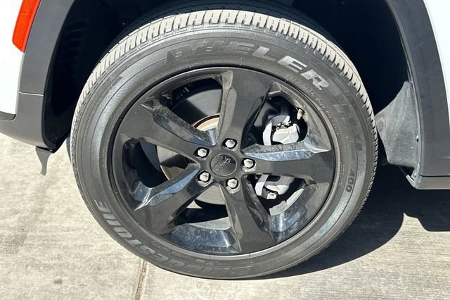 Certified 2023 Jeep Grand Cherokee L Laredo image 15