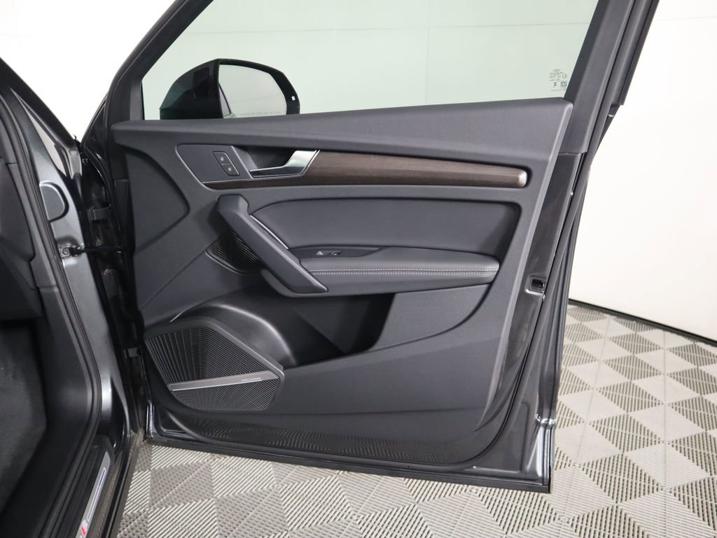 Used 2025 Audi Q5 e Premium Plus w/ Premium Plus Package image 27