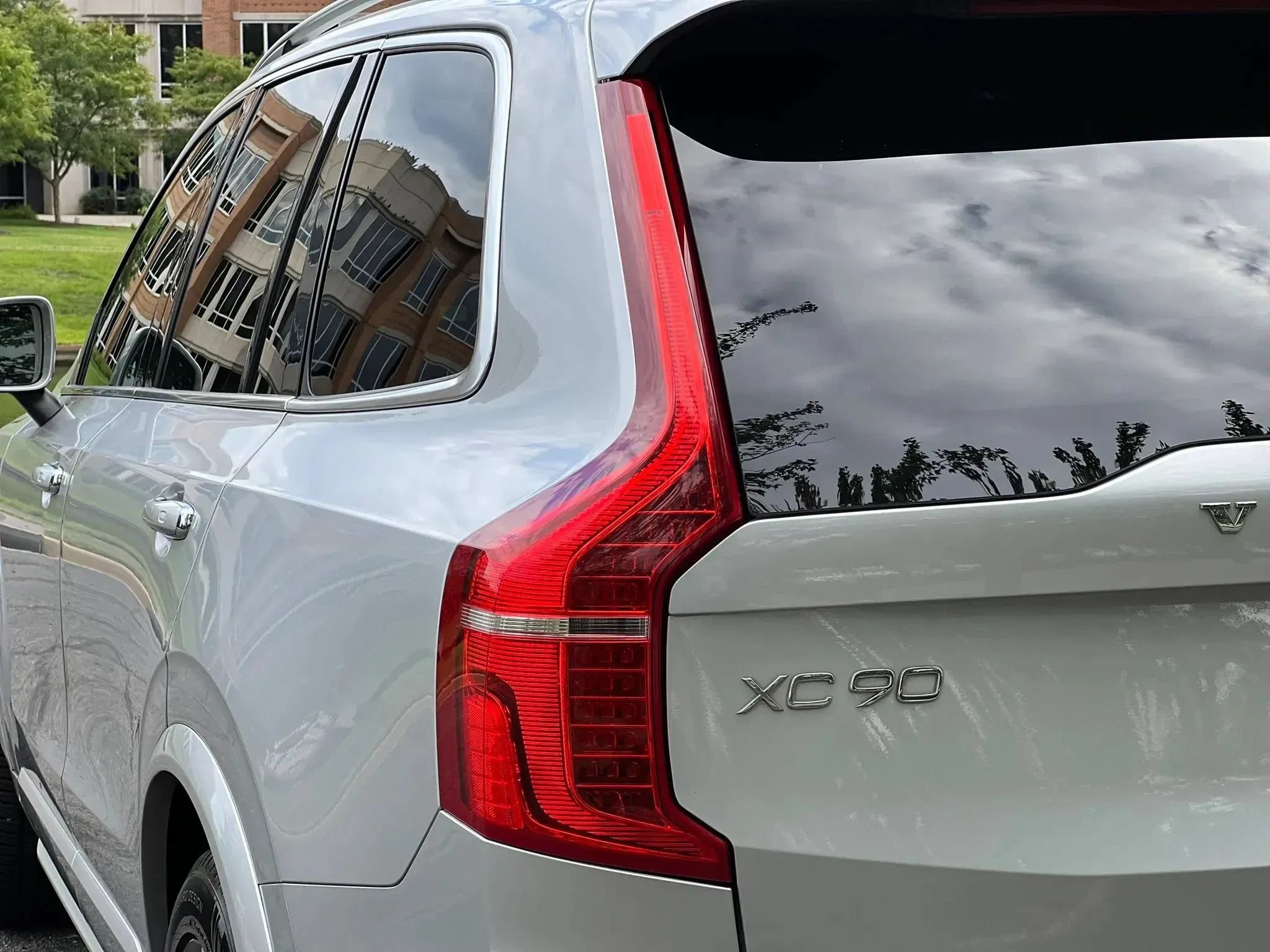 Used 2017 Volvo XC90 T6 Momentum w/ Vision Package AWD/4WD image 11