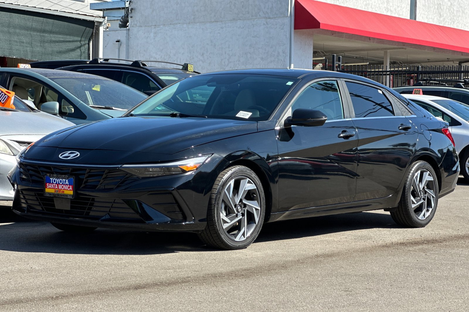 Used 2025 Hyundai Elantra Limited w/ Cargo Package FWD image 7