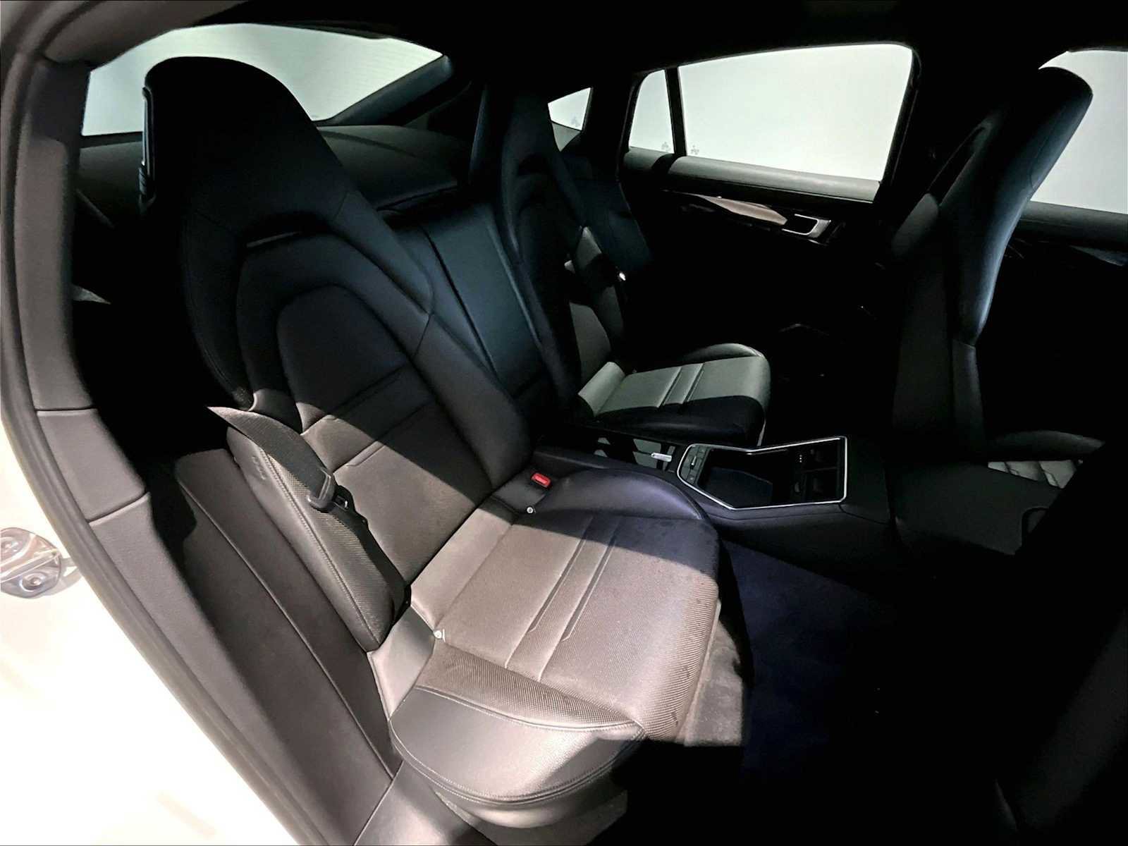 Used 2020 Porsche Panamera image 32