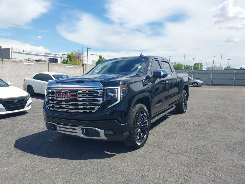 Used 2023 GMC Sierra 1500 Denali AWD/4WD image 3