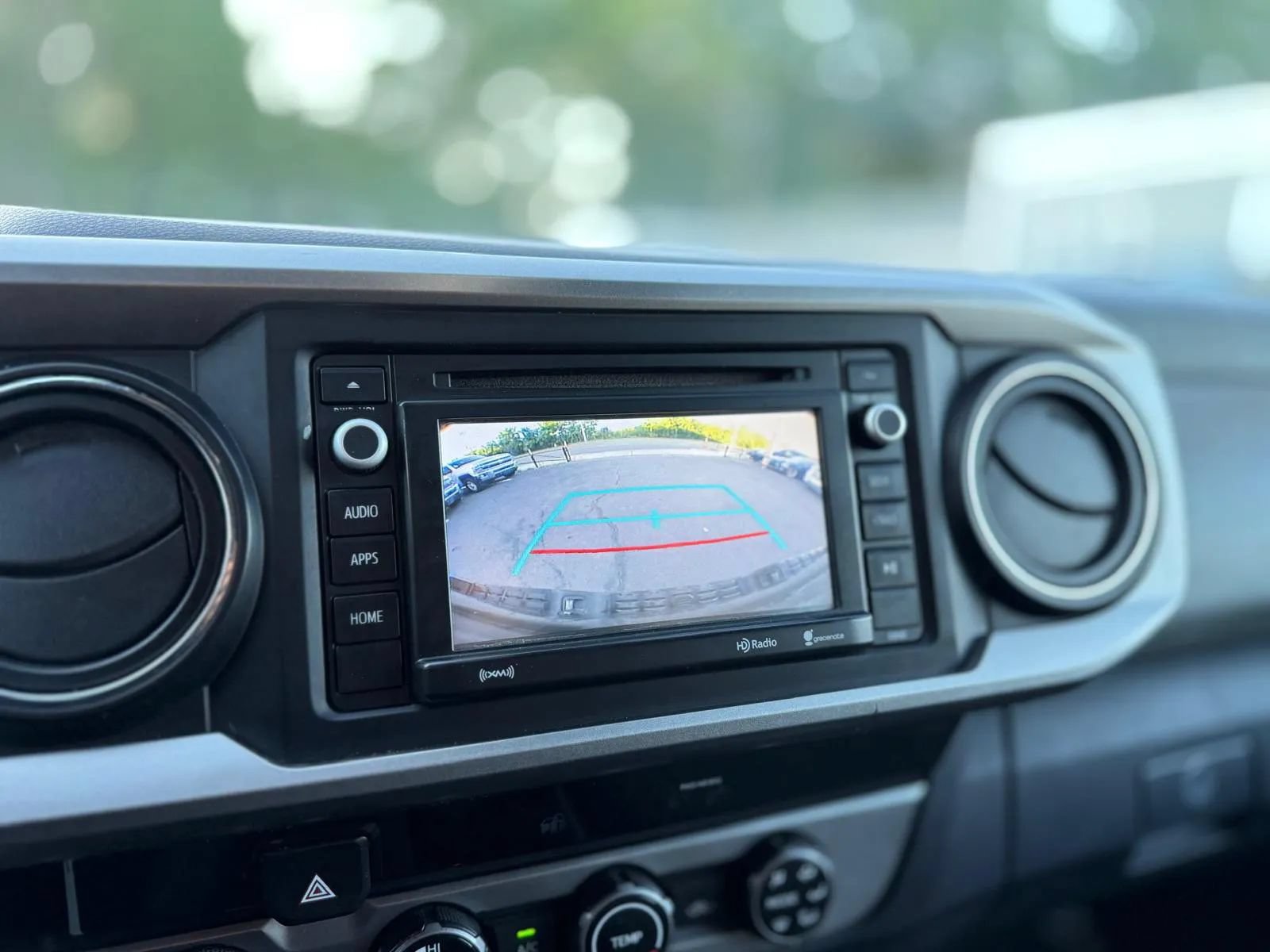 Used 2018 Toyota Tacoma SR5 AWD/4WD image 18