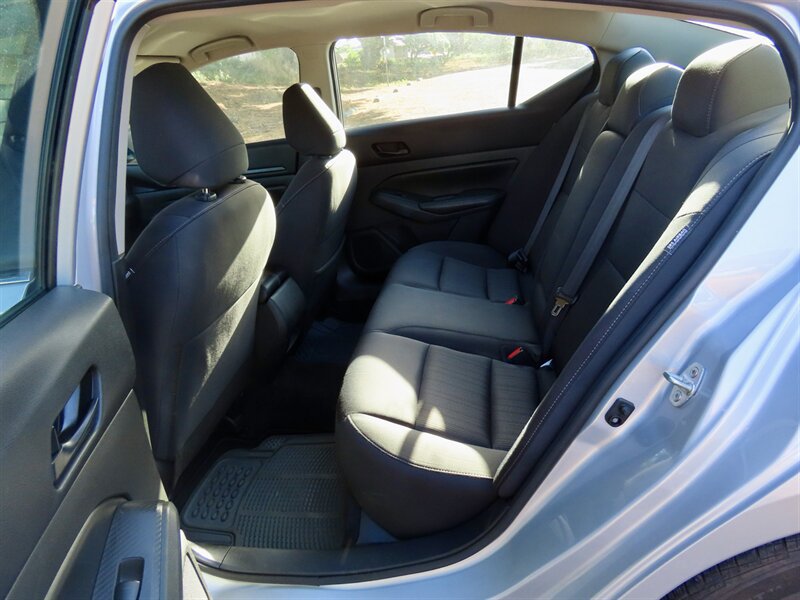 Used 2024 Nissan Altima 2.5 SV FWD image 11