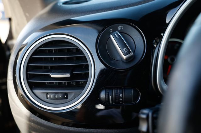 Used 2015 Volkswagen Beetle 1.8T image 45