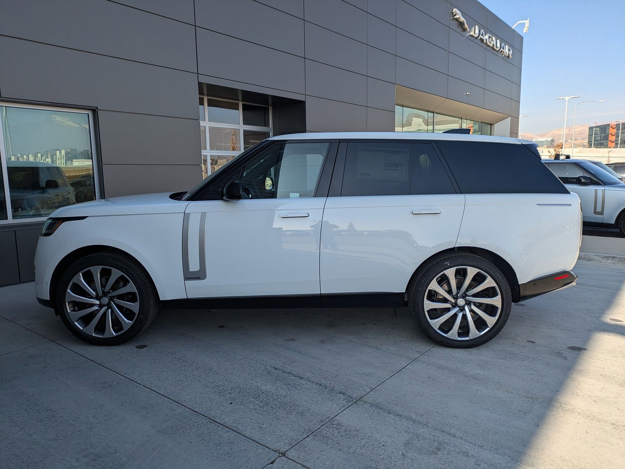 New 2025 Land Rover Range Rover Autobiography image 5