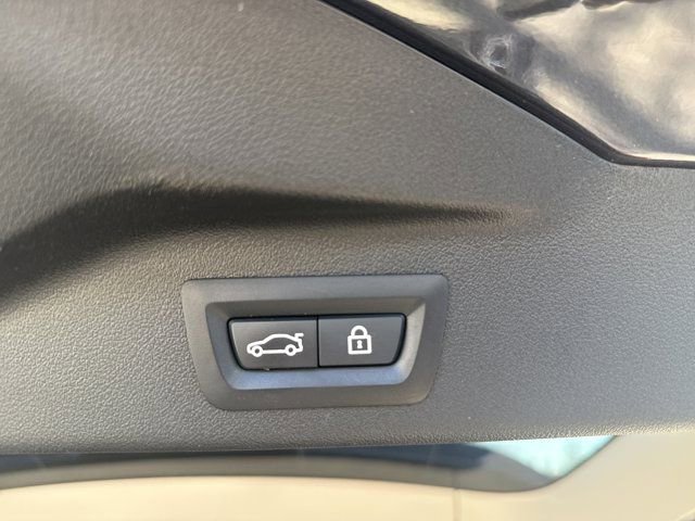 Used 2022 BMW X7 xDrive40i w/ Premium Package image 22