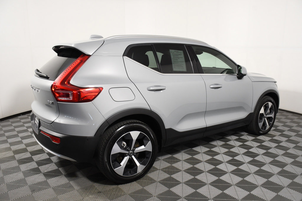 Used 2025 Volvo XC40 B5 Plus AWD/4WD image 7