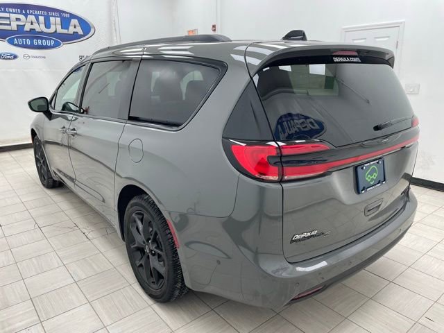 Used 2025 Chrysler Pacifica Limited image 19