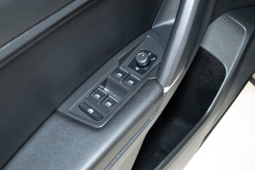 Used 2020 Volkswagen Tiguan SE w/ Panoramic Sunroof Package AWD/4WD image 10