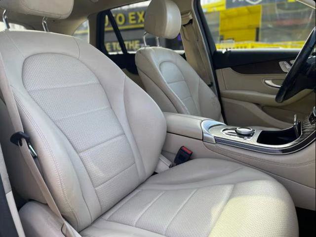 Used 2019 Mercedes-Benz GLC 300 GLC 300 w/ Premium Package image 21