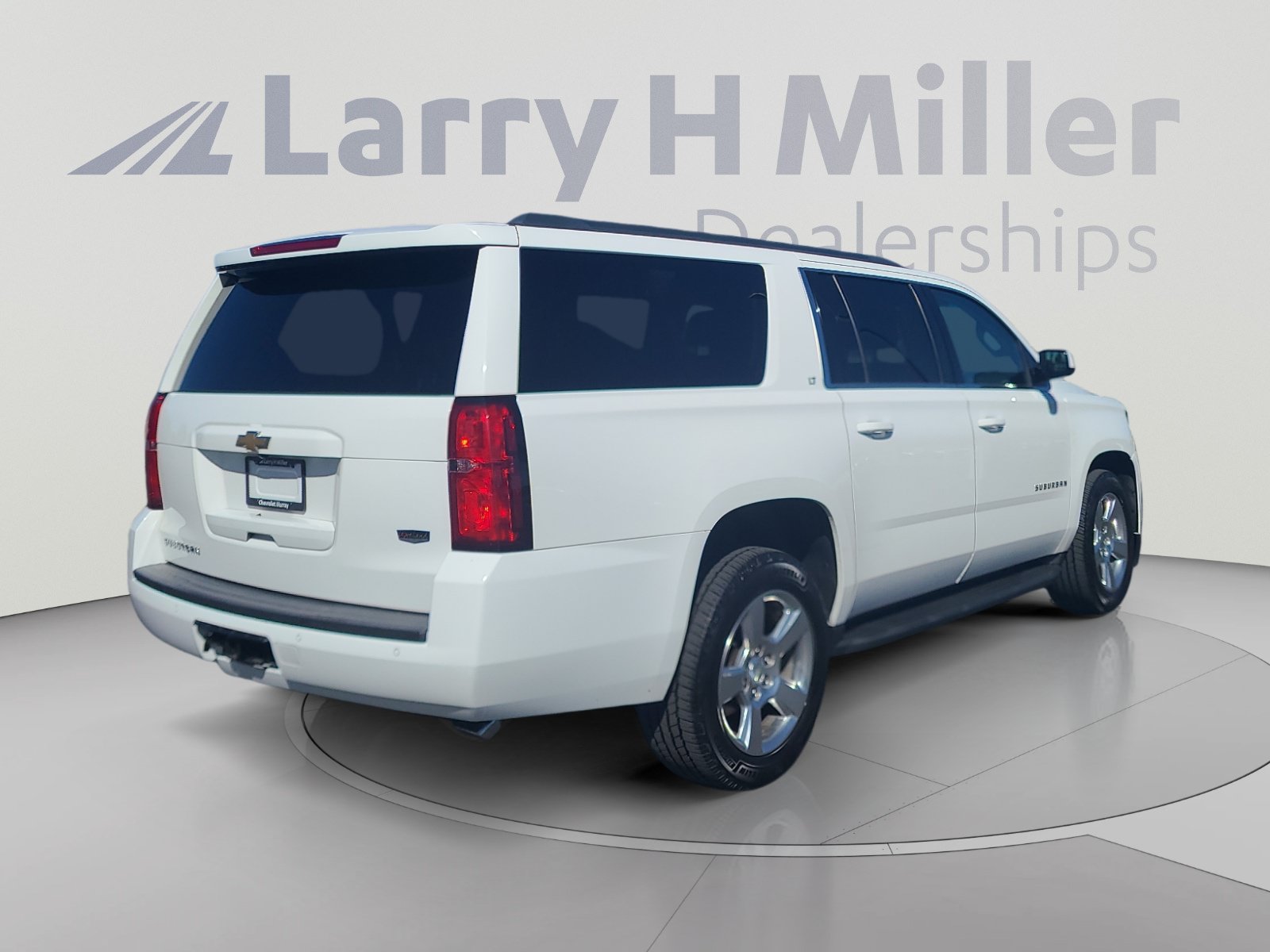 Used 2017 Chevrolet Suburban LT RWD image 5
